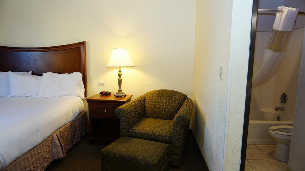 Baymont By Wyndham Arlington At Six Flags Dr Hotel Exterior photo