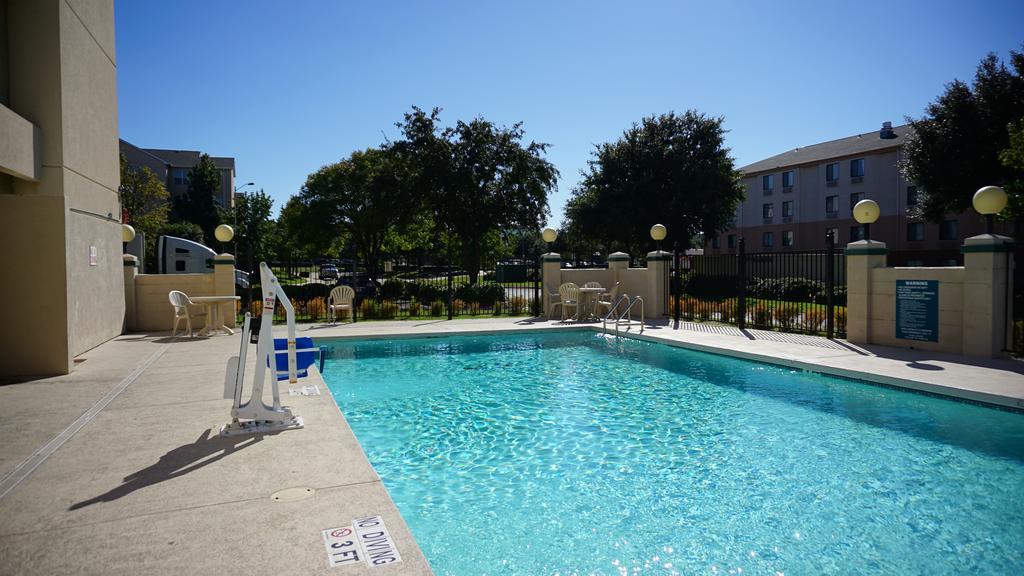 Baymont By Wyndham Arlington At Six Flags Dr Hotel Exterior photo