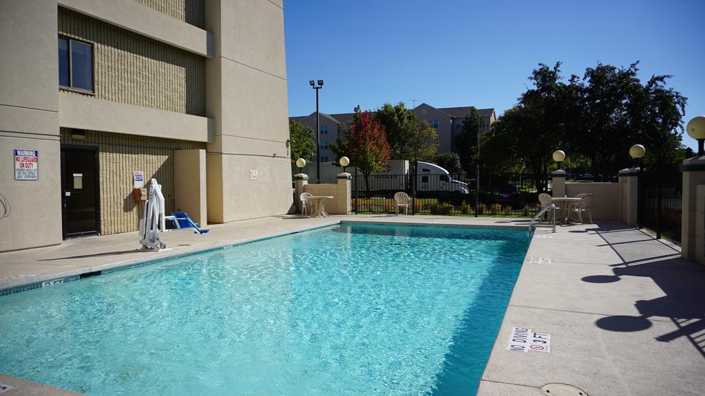 Baymont By Wyndham Arlington At Six Flags Dr Hotel Exterior photo